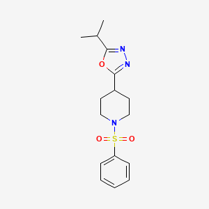 molecular formula C16H21N3O3S B2355170 2-Isopropyl-5-(1-(phenylsulfonyl)piperidin-4-yl)-1,3,4-oxadiazole CAS No. 1170851-80-5