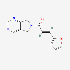 molecular formula C13H11N3O2 B2355736 (E)-3-(furan-2-yl)-1-(5H-pyrrolo[3,4-d]pyrimidin-6(7H)-yl)prop-2-en-1-one CAS No. 1448140-97-3