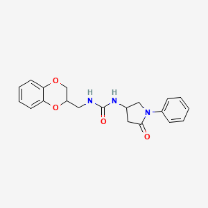 molecular formula C20H21N3O4 B2356270 1-((2,3-Dihydrobenzo[b][1,4]dioxin-2-yl)methyl)-3-(5-oxo-1-phenylpyrrolidin-3-yl)urea CAS No. 887465-30-7