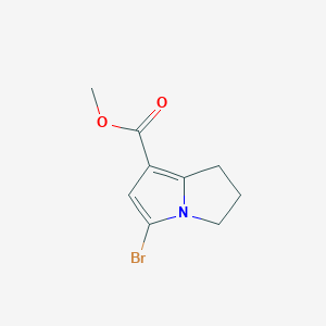 molecular formula C9H10BrNO2 B2356711 5-bromo-2,3-dihidro-1H-pirrolizina-7-carboxilato de metilo CAS No. 1783330-05-1