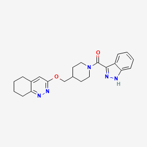 molecular formula C22H25N5O2 B2357116 1H-Indazol-3-yl-[4-(5,6,7,8-tetrahydrocinnolin-3-yloxymethyl)piperidin-1-yl]methanone CAS No. 2320215-84-5