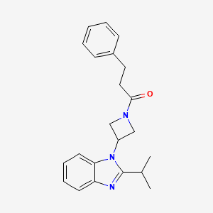 molecular formula C22H25N3O B2358087 3-Phenyl-1-[3-(2-propan-2-ylbenzimidazol-1-yl)azetidin-1-yl]propan-1-one CAS No. 2415564-98-4