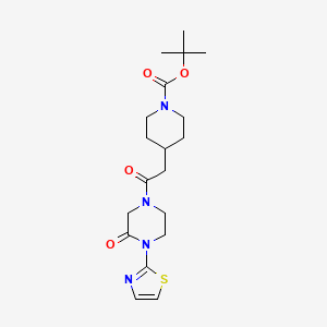 molecular formula C19H28N4O4S B2358675 叔丁基 4-(2-氧代-2-(3-氧代-4-(噻唑-2-基)哌嗪-1-基)乙基)哌啶-1-甲酸酯 CAS No. 2309745-74-0