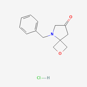 molecular formula C13H16ClNO2 B2358807 5-苄基-2-氧杂-5-氮杂螺[3.4]辛烷-7-酮；盐酸盐 CAS No. 2287311-49-1