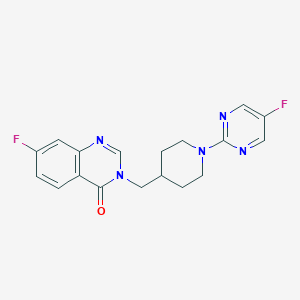 molecular formula C18H17F2N5O B2359368 7-Fluoro-3-[[1-(5-fluoropyrimidin-2-yl)piperidin-4-yl]methyl]quinazolin-4-one CAS No. 2415504-05-9