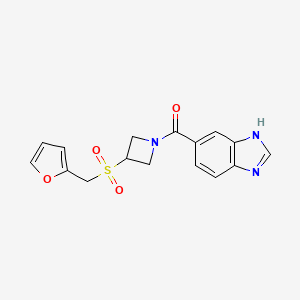 molecular formula C16H15N3O4S B2359440 (1H-benzo[d]imidazol-5-yl)(3-((furan-2-ylmethyl)sulfonyl)azetidin-1-yl)methanone CAS No. 1797344-08-1