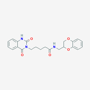 molecular formula C22H23N3O5 B2359575 N-((2,3-dihidrobenzo[b][1,4]dioxin-2-il)metil)-5-(2,4-dioxo-1,2-dihidroquinazolin-3(4H)-il)pentanamida CAS No. 850780-98-2