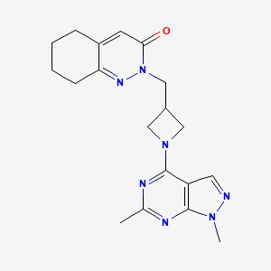 2-[(1-{1,6-dimethyl-1H-pyrazolo[3,4-d]pyrimidin-4-yl}azetidin-3-yl)methyl]-2,3,5,6,7,8-hexahydrocinnolin-3-one