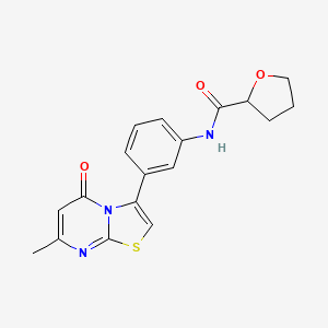 molecular formula C18H17N3O3S B2359881 N-(3-(7-methyl-5-oxo-5H-thiazolo[3,2-a]pyrimidin-3-yl)phenyl)tetrahydrofuran-2-carboxamide CAS No. 1021039-67-7