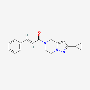 molecular formula C18H19N3O B2359971 (E)-1-(2-环丙基-6,7-二氢吡唑并[1,5-a]嘧啶-5(4H)-基)-3-苯基丙-2-烯-1-酮 CAS No. 2035022-22-9