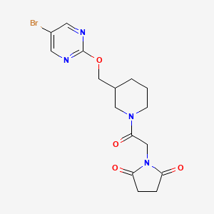 B2360315 1-[2-[3-[(5-Bromopyrimidin-2-yl)oxymethyl]piperidin-1-yl]-2-oxoethyl]pyrrolidine-2,5-dione CAS No. 2379977-60-1