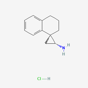 molecular formula C12H16ClN B2360786 (1'R,4S)-Spiro[2,3-dihydro-1H-naphtalène-4,2'-cyclopropane]-1'-amine ; chlorhydrate CAS No. 2102606-66-4