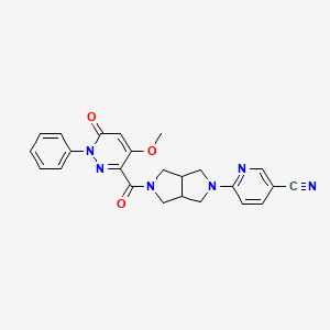molecular formula C24H22N6O3 B2363663 6-[5-(4-甲氧基-6-氧代-1-苯基吡啶并哒嗪-3-羰基)-1,3,3a,4,6,6a-六氢吡咯并[3,4-c]吡咯-2-基]吡啶-3-腈 CAS No. 2415488-83-2