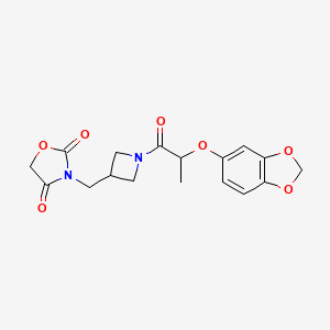molecular formula C17H18N2O7 B2363896 3-((1-(2-(Benzo[d][1,3]dioxol-5-yloxy)propanoyl)azetidin-3-yl)methyl)oxazolidine-2,4-dione CAS No. 2034463-69-7
