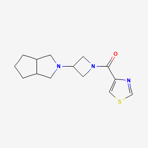 molecular formula C14H19N3OS B2363897 [3-(3,3a,4,5,6,6a-Hexahydro-1H-cyclopenta[c]pyrrol-2-yl)azetidin-1-yl]-(1,3-thiazol-4-yl)methanone CAS No. 2415586-37-5