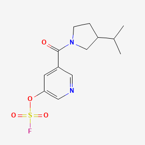 molecular formula C13H17FN2O4S B2364637 3-Fluorosulfonyloxy-5-(3-propan-2-ylpyrrolidine-1-carbonyl)pyridine CAS No. 2418643-68-0
