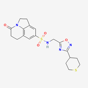 molecular formula C19H22N4O4S2 B2364718 4-氧代-N-((3-(四氢-2H-硫代吡喃-4-基)-1,2,4-恶二唑-5-基)甲基)-2,4,5,6-四氢-1H-吡咯并[3,2,1-ij]喹啉-8-磺酰胺 CAS No. 2034421-71-9