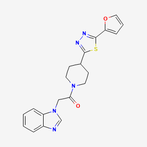 2-(1H-benzo[d]imidazol-1-yl)-1-(4-(5-(furan-2-yl)-1,3,4-thiadiazol-2-yl)piperidin-1-yl)ethanone