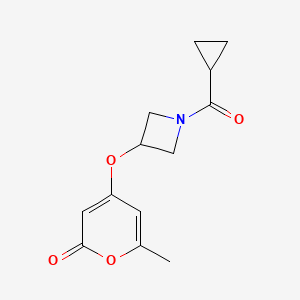 molecular formula C13H15NO4 B2364795 4-((1-(cyclopropanecarbonyl)azetidin-3-yl)oxy)-6-methyl-2H-pyran-2-one CAS No. 1798677-87-8