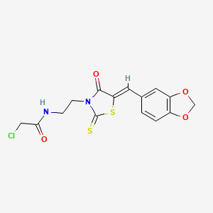 molecular formula C15H13ClN2O4S2 B2366607 N-{2-[5-(2H-1,3-苯并二氧杂环-5-亚甲基)-4-氧代-2-硫代亚甲基-1,3-噻唑烷-3-基]乙基}-2-氯乙酰胺 CAS No. 885524-38-9