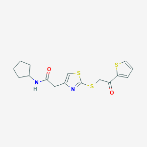 molecular formula C16H18N2O2S3 B2366641 N-シクロペンチル-2-(2-((2-オキソ-2-(チオフェン-2-イル)エチル)チオ)チアゾール-4-イル)アセトアミド CAS No. 946277-25-4