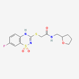 molecular formula C14H16FN3O4S2 B2366996 2-((7-fluoro-1,1-dioxido-4H-benzo[e][1,2,4]thiadiazin-3-yl)thio)-N-((tetrahydrofuran-2-yl)methyl)acetamide CAS No. 886956-41-8