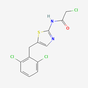 2-chloro-N-{5-[(2,6-dichlorophenyl)methyl]-1,3-thiazol-2-yl}acetamide