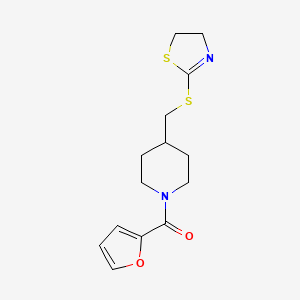 (4-(((4,5-Dihydrothiazol-2-yl)thio)methyl)piperidin-1-yl)(furan-2-yl)methanone