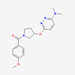 molecular formula C18H22N4O3 B2367639 (3-((6-(二甲氨基)嘧啶-3-基)氧基)吡咯烷-1-基)(4-甲氧基苯基)甲酮 CAS No. 2034249-92-6