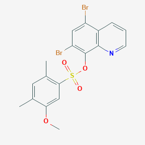 molecular formula C18H15Br2NO4S B2367771 (5,7-Dibromoquinolin-8-yl) 5-methoxy-2,4-dimethylbenzenesulfonate CAS No. 2380177-88-6