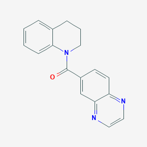 molecular formula C18H15N3O B2367967 喹喔啉-6-基 1,2,3,4-四氢喹喔啉酮 CAS No. 716318-27-3