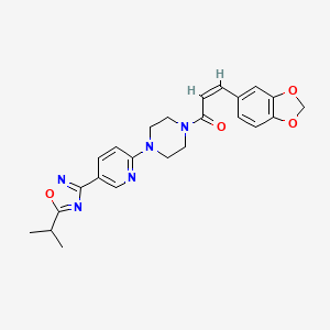 (Z)-3-(benzo[d][1,3]dioxol-5-yl)-1-(4-(5-(5-isopropyl-1,2,4-oxadiazol-3-yl)pyridin-2-yl)piperazin-1-yl)prop-2-en-1-one