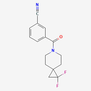 molecular formula C15H14F2N2O B2368385 3-{1,1-二氟-6-氮杂螺[2.5]辛烷-6-羰基}苯甲腈 CAS No. 2097861-30-6