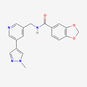 molecular formula C18H16N4O3 B2368597 N-((5-(1-methyl-1H-pyrazol-4-yl)pyridin-3-yl)methyl)benzo[d][1,3]dioxole-5-carboxamide CAS No. 2034335-43-6