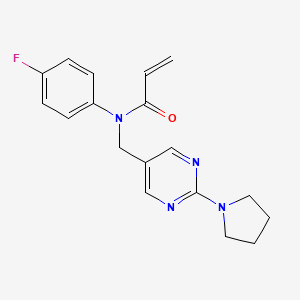 molecular formula C18H19FN4O B2369092 N-(4-Fluorophenyl)-N-[(2-pyrrolidin-1-ylpyrimidin-5-yl)methyl]prop-2-enamide CAS No. 2411252-54-3