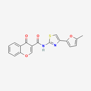 molecular formula C18H12N2O4S B2371465 N-(4-(5-metilfurano-2-il)tiazol-2-il)-4-oxo-4H-croman-3-carboxamida CAS No. 477551-95-4