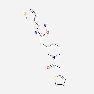 molecular formula C18H19N3O2S2 B2371694 2-(Thiophen-2-yl)-1-(3-((3-(thiophen-3-yl)-1,2,4-oxadiazol-5-yl)methyl)piperidin-1-yl)ethanone CAS No. 1798673-26-3