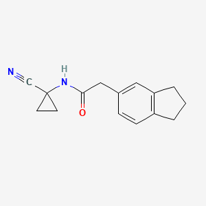 molecular formula C15H16N2O B2371822 N-(1-Cyanocyclopropyl)-2-(2,3-dihydro-1H-inden-5-yl)acetamide CAS No. 2418695-77-7