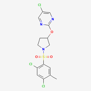 molecular formula C15H14Cl3N3O3S B2372788 5-Chloro-2-((1-((2,4-dichloro-5-methylphenyl)sulfonyl)pyrrolidin-3-yl)oxy)pyrimidine CAS No. 2034328-75-9