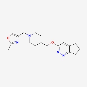 molecular formula C18H24N4O2 B2372982 4-[[4-(6,7-Dihydro-5H-cyclopenta[c]pyridazin-3-yloxymethyl)piperidin-1-yl]methyl]-2-methyl-1,3-oxazole CAS No. 2309555-83-5