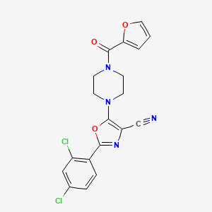 molecular formula C19H14Cl2N4O3 B2373083 2-(2,4-二氯苯基)-5-(4-(呋喃-2-羰基)哌嗪-1-基)恶唑-4-腈 CAS No. 905429-19-8