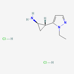 molecular formula C8H15Cl2N3 B2373389 (1R,2R)-2-(2-乙基吡唑-3-基)环丙-1-胺；二盐酸盐 CAS No. 2247102-60-7