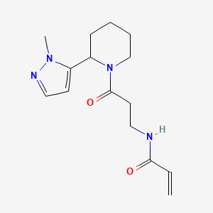 molecular formula C15H22N4O2 B2374585 N-[3-[2-(2-Methylpyrazol-3-yl)piperidin-1-yl]-3-oxopropyl]prop-2-enamide CAS No. 2201821-62-5