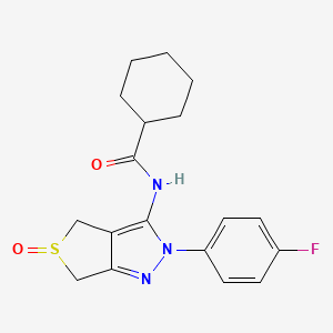 molecular formula C18H20FN3O2S B2374802 N-[2-(4-fluorophenyl)-5-oxo-4,6-dihydrothieno[3,4-c]pyrazol-3-yl]cyclohexanecarboxamide CAS No. 958587-49-0