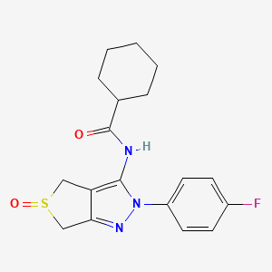 molecular formula C18H20FN3O2S B2374802 N-(2-(4-フルオロフェニル)-5-オキシド-4,6-ジヒドロ-2H-チエノ[3,4-c]ピラゾール-3-イル)シクロヘキサンカルボキサミド CAS No. 958587-49-0