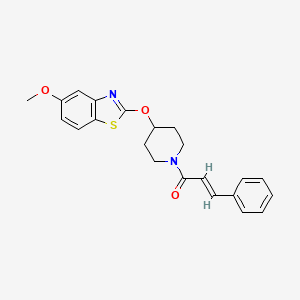 (E)-1-(4-((5-methoxybenzo[d]thiazol-2-yl)oxy)piperidin-1-yl)-3-phenylprop-2-en-1-one