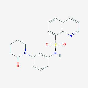 molecular formula C20H19N3O3S B2376490 N-[3-(2-氧代哌啶-1-基)苯基]喹啉-8-磺酰胺 CAS No. 1210287-89-0