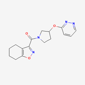 molecular formula C16H18N4O3 B2376511 (3-(Pyridazin-3-yloxy)pyrrolidin-1-yl)(4,5,6,7-tetrahydrobenzo[d]isoxazol-3-yl)methanone CAS No. 2034336-09-7