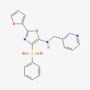 molecular formula C19H15N3O4S B2376911 2-(2-呋喃基)-4-(苯磺酰基)-5-[(3-吡啶基甲基)氨基]-1,3-恶唑 CAS No. 823829-50-1