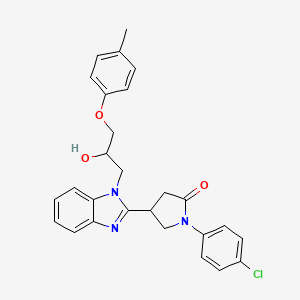 molecular formula C27H26ClN3O3 B2377106 1-(4-Chlorophenyl)-4-[1-[2-hydroxy-3-(4-methylphenoxy)propyl]benzimidazol-2-yl]pyrrolidin-2-one CAS No. 1018125-54-6